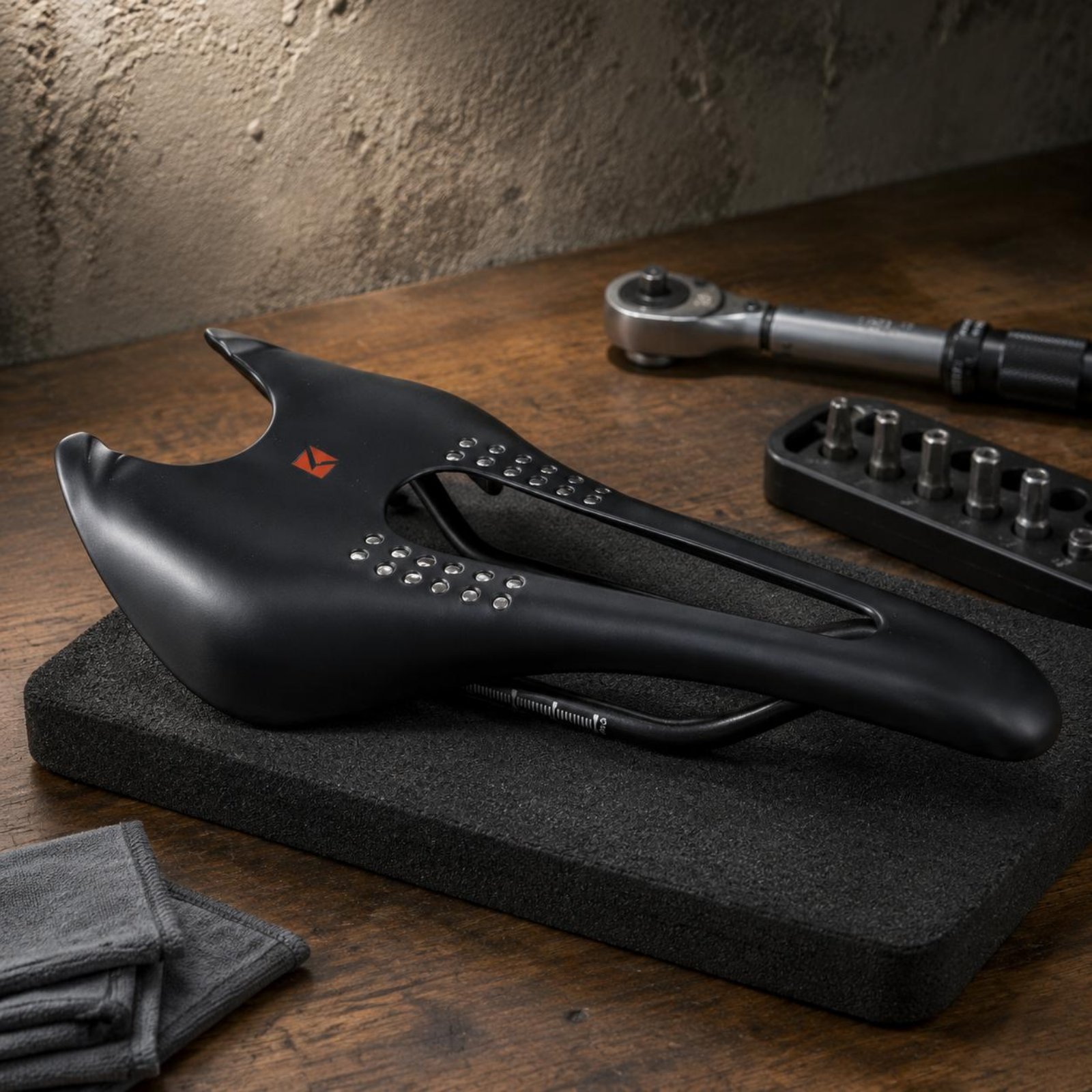 Ultralight Cycle Saddle Ultra- - Ultra Cycling Gear 评论和价格